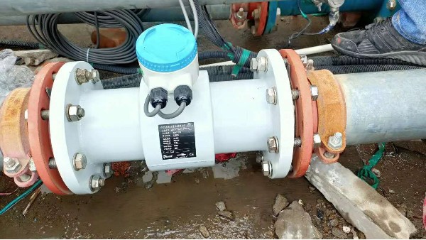 分體式電磁流量計現場